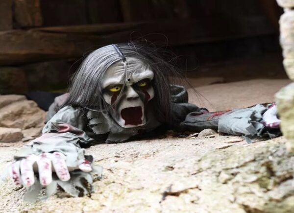 Halloween Props Scary Crawling Doll – Bild 2