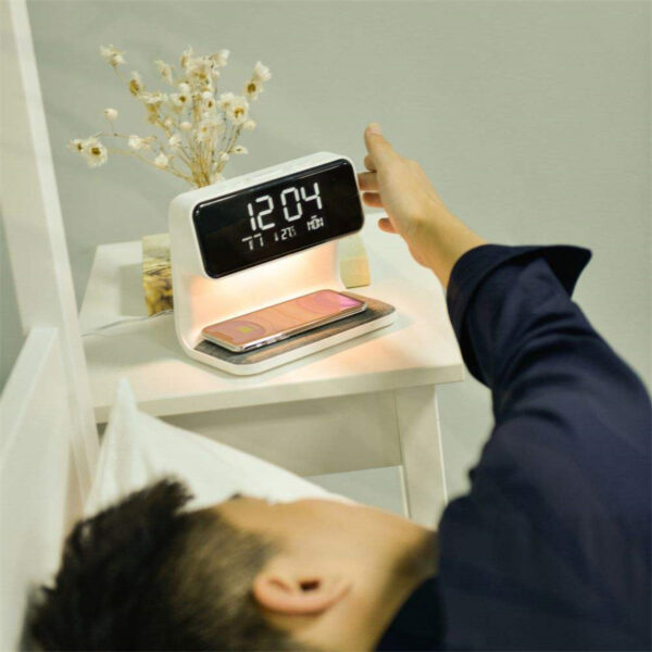 Creative 3 In 1 Bedside Lamp Wireless Charging LCD Screen Alarm Clock  Wireless Phone Charger – Bild 2