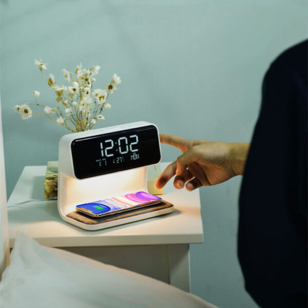 Creative 3 In 1 Bedside Lamp Wireless Charging LCD Screen Alarm Clock  Wireless Phone Charger – Bild 5