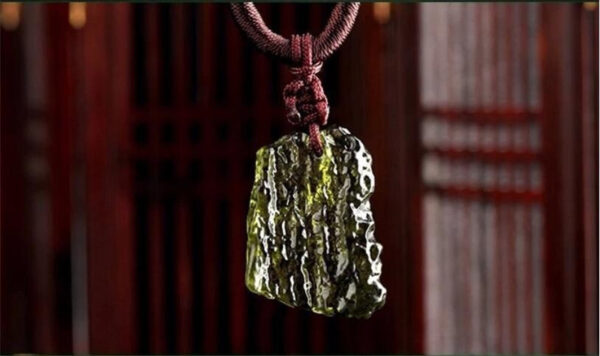 Natural Czech Green Meteorite Pendant Necklace – Bild 4
